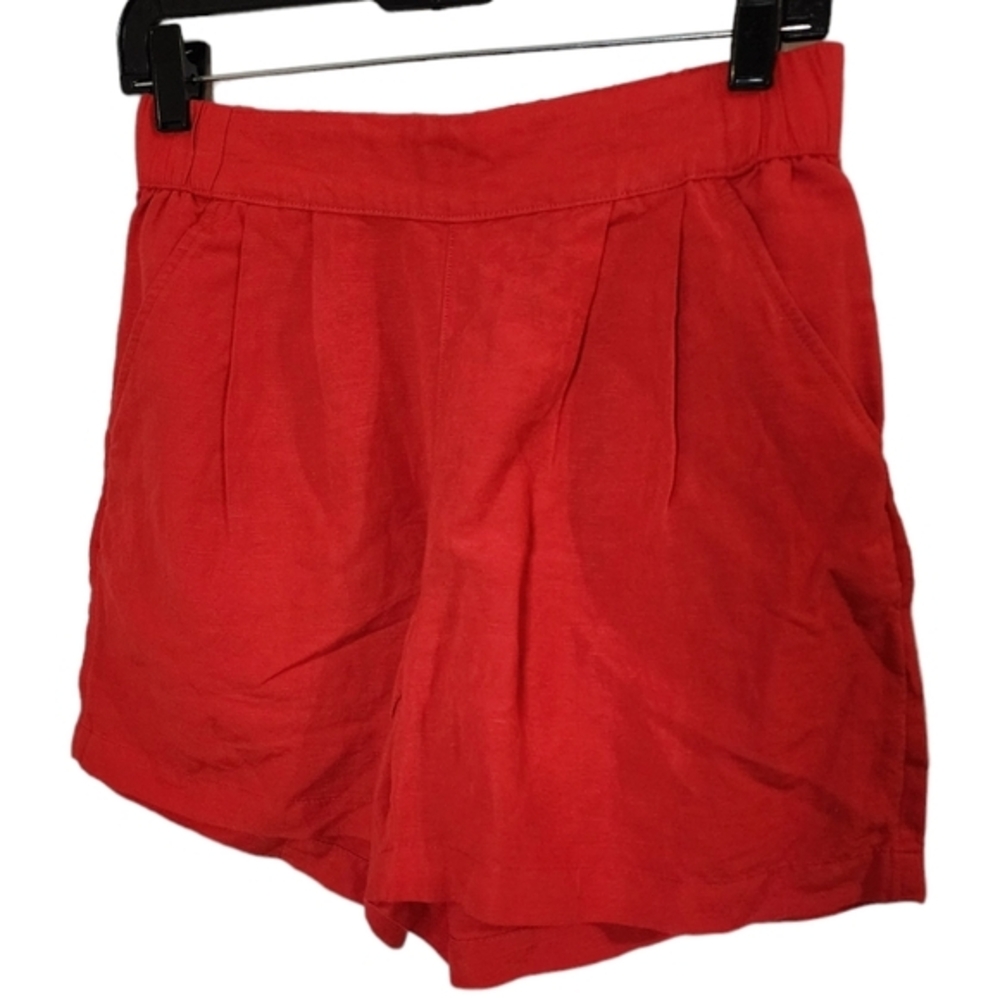 A new day shorts red